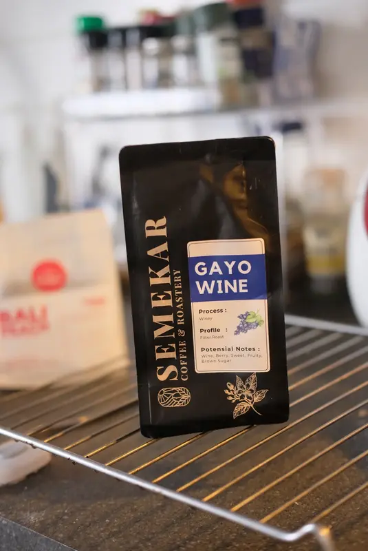 Bag of Semekar Coffee & Roastery Gayo Wine beans